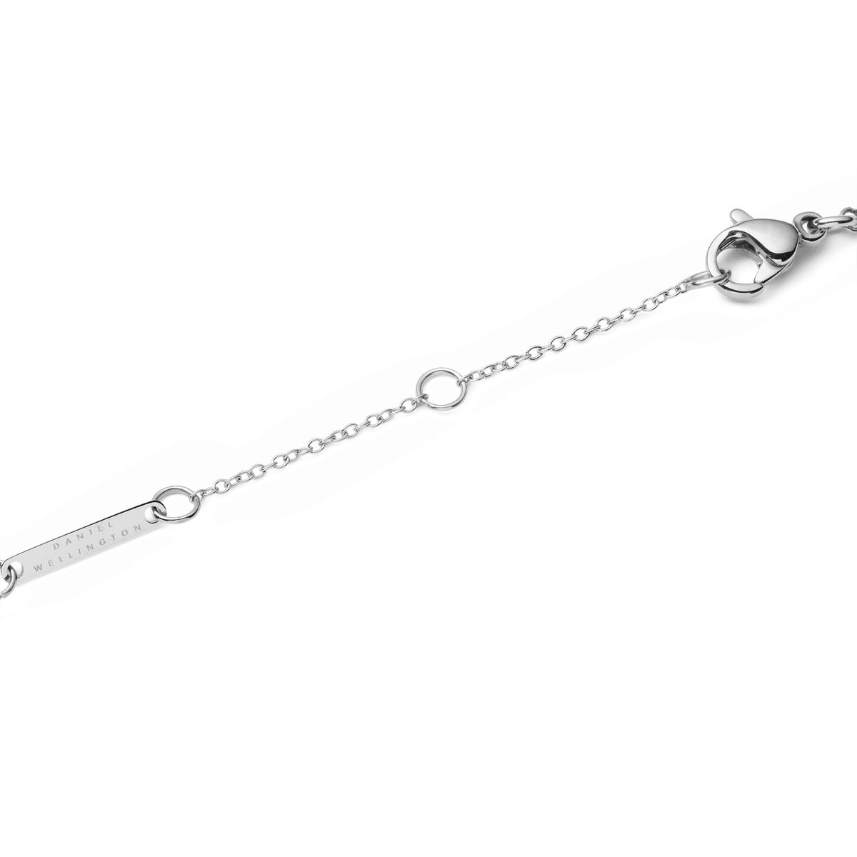Adjustable silver chain with lobster clasp and Daniel Wellington tag, part of the Audrey Necklace Black Agathe Silver.