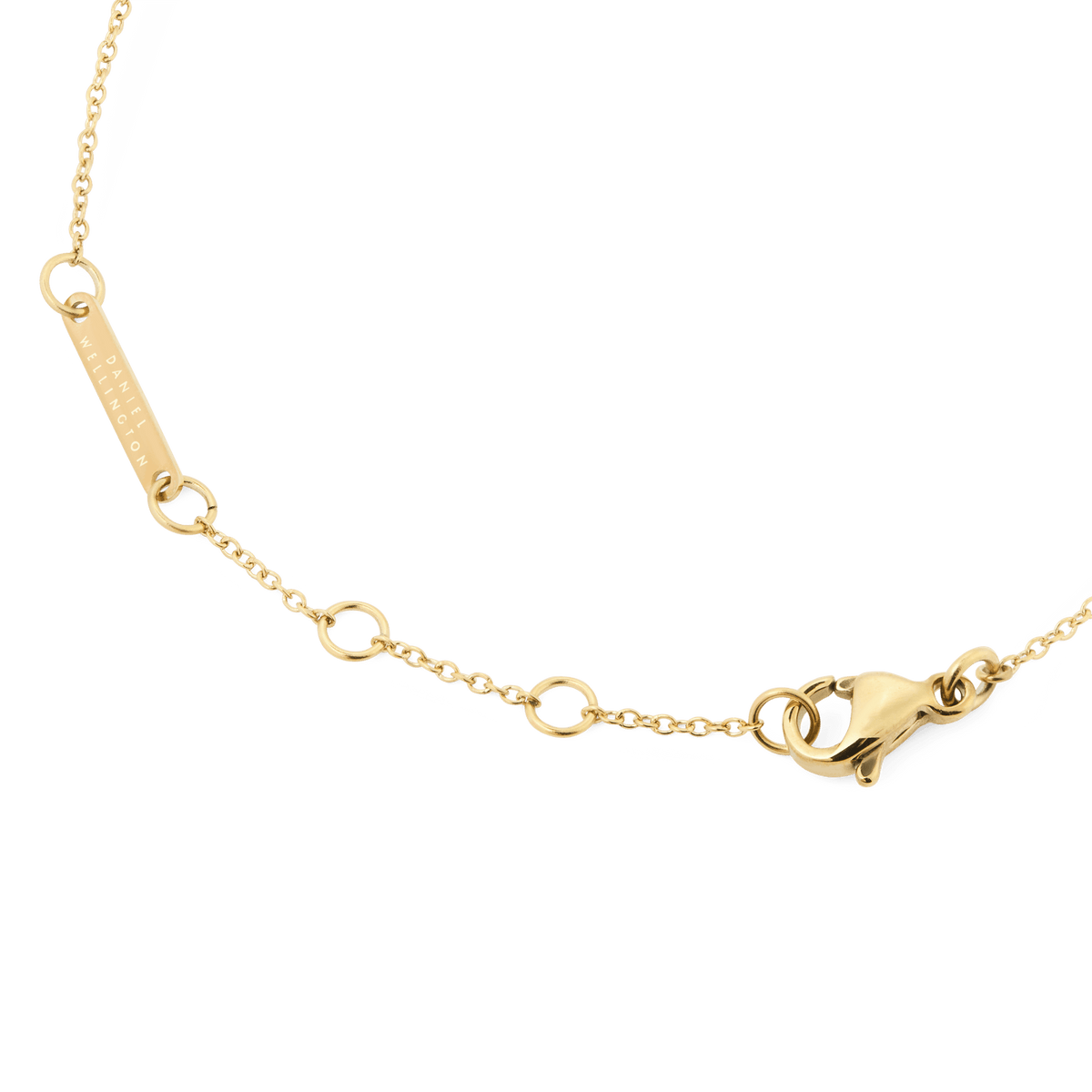 Detail of the Mirelle Heart Bracelet Gold showing the adjustable gold chain, secure lobster clasp, and Daniel Wellington engraved tag.