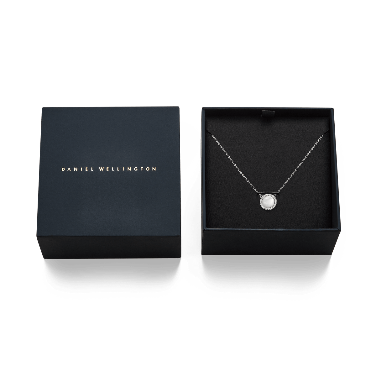 Audrey Necklace Mother of Pearl Silver presented in an elegant Daniel Wellington gift box, perfect for special occasions.