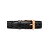 Classic Sheffield Strap Rose Gold featuring smooth black Italian leather, refined stitching, and a polished rose gold buckle engraved with the Daniel Wellington logo.