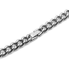 Detail of the Chunky Chain Necklace Silver showing the polished rounded links and engraved fold-over clasp in stainless steel.