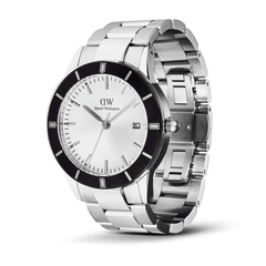 Iconic Paradigma Link Black Bezel men’s watch with a satin matte black aluminium bezel, silver dial, minimalist index markers, and a polished and brushed stainless steel three-link bracelet.