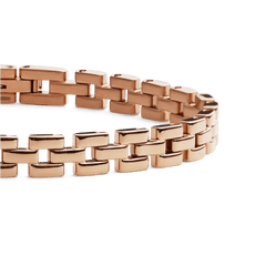 Close-up of the 3-Link Bracelet Rose Gold, highlighting its polished rose gold finish and distinctive three-link structure with subtle gaps between each link.