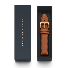 Durham Strap Rose Gold presented in a sleek Daniel Wellington box, featuring light brown genuine leather with a vintage finish and a polished rose gold buckle.