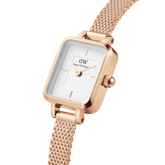 Quadro Mini Melrose women’s watch featuring a slim rectangular white dial and a rose gold mesh strap with a polished stainless steel finish.