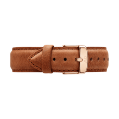 Light brown Durham Strap Rose Gold crafted from genuine leather, featuring a smooth vintage finish, detailed stitching, and a polished rose gold buckle engraved with the Daniel Wellington logo.