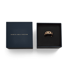 Chunky Chain Ring Rose Gold presented in an elegant Daniel Wellington gift box, featuring a bold chain design with a polished rose gold finish.