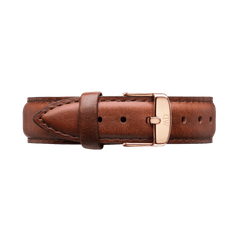 Rich light brown leather watch strap with detailed stitching, featuring a polished rose gold buckle engraved with the Daniel Wellington logo. The supple leather and refined finish offer a classic yet contemporary look, ideal for upgrading your timepiece.