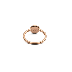 Back view of Audrey Ring Black Agathe Rose Gold, featuring polished rose gold band and engraved DW logo on the setting.
