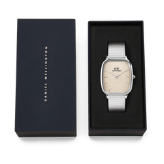 Daniel Wellington Marlon Wire Linen Silver watch with a cushion-shaped case and linen-textured dial, presented in an elegant black gift box with the brand’s logo.