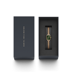 Quadro Mini Melrose Emerald women’s watch with green dial and rose gold mesh strap, presented in a Daniel Wellington gift box.