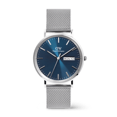 Classic men’s watch with a polished silver mesh strap, round stainless steel case, and a textured blue dial featuring day and date display. The elegant Daniel Wellington design combines timeless style with everyday practicality.
