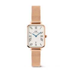 Rectangular women’s watch with a rose gold mesh strap, white dial featuring bold Roman numerals, guilloché inner pattern, and a date window at 6 o’clock. The elegant Quadro Melrose design combines classic styling with a modern rose gold finish.