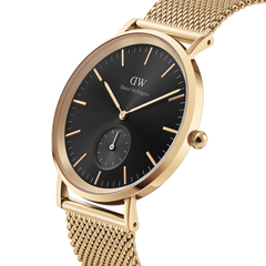 Classic Multi-Eye Evergold Onyx watch with a black multi-eye dial, gold-tone case, and a finely woven gold mesh strap shown in close-up.