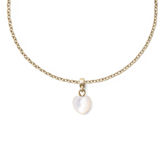 Gold chain necklace featuring a heart-shaped mother of pearl charm with a luminous, iridescent finish and a minimalist gold setting, offering a refined and elegant jewellery piece.