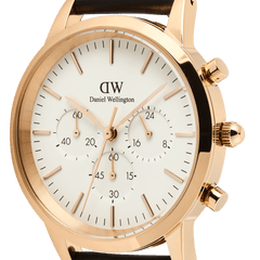 Close-up of the Daniel Wellington Iconic Chronograph Sheffield RG, highlighting the white minimalist dial, rose gold case, and three sub-dials with refined detailing.