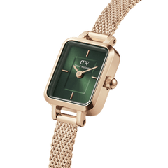 Quadro Mini Melrose Emerald women’s watch with emerald green dial and rose gold mesh strap, rectangular case design.