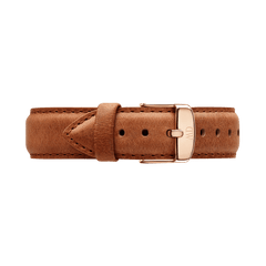 Light brown Durham Strap Rose Gold crafted from genuine leather, featuring a vintage-inspired finish, neat stitching, and a polished rose gold buckle engraved with the Daniel Wellington logo.