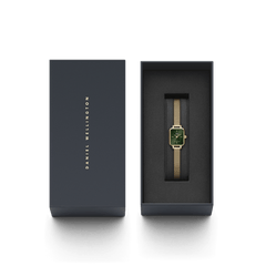 Quadro Mini Evergold Emerald gold women’s watch with emerald green dial, presented in a Daniel Wellington gift box.