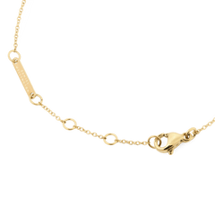 Detail of the Mirelle Heart Bracelet Gold showing the adjustable gold chain, secure lobster clasp, and Daniel Wellington engraved tag.