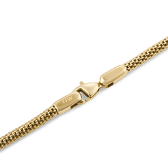 Close-up of the Tide Mesh Bracelet Evergold 2.8 showing its fine gold mesh texture and secure lobster clasp engraved with the Daniel Wellington logo.