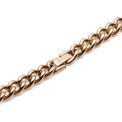 Detail of the Chunky Chain Necklace Rose Gold showing the polished curb links and engraved fold-over clasp with DW branding.