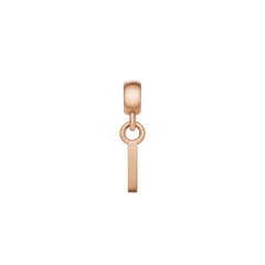 Rose gold letter I charm with a slim, minimalist silhouette and polished finish, crafted from stainless steel and designed with an anti-slip silicone lining for secure placement on bracelets or necklaces.