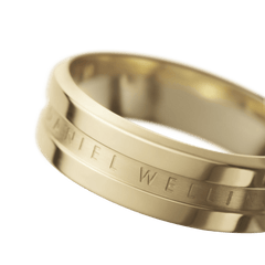 Close-up of the Elan Ring Gold, showcasing its polished gold finish, smooth band, and the engraved Daniel Wellington logo for a refined, minimalist style.