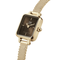 Quadro Mini Evergold Amber watch with rectangular amber dial and gold mesh strap, elegant minimalist women’s timepiece.
