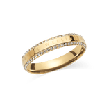 Gold Daniel Wellington ring crafted from stainless steel with a polished finish, featuring two rows of white cubic zirconia crystals along the edges and subtle engraved branding. The elegant design combines classic style with contemporary sparkle, ideal for both everyday wear and special occasions.