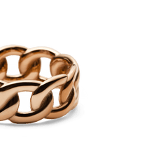 Close-up of a chunky chain ring in polished rose gold, showcasing its bold interlocking links and smooth, sculptural finish.
