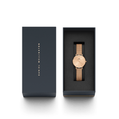 Petite Unitone rose gold women’s watch with a mesh strap, presented in an elegant Daniel Wellington gift box.
