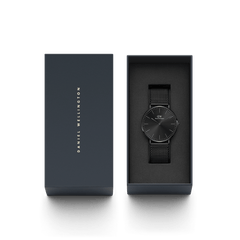Classic Mesh Onyx Black watch with a black sunray dial and mesh strap, elegantly presented in a Daniel Wellington gift box.