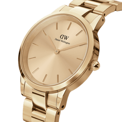 Close-up of Daniel Wellington Iconic Link Unitone G women’s gold watch with minimalist gold dial and polished link bracelet.