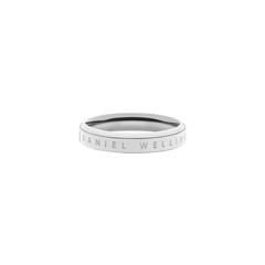 Classic Ring in polished silver stainless steel with Daniel Wellington engraving and a slim, minimalist design.