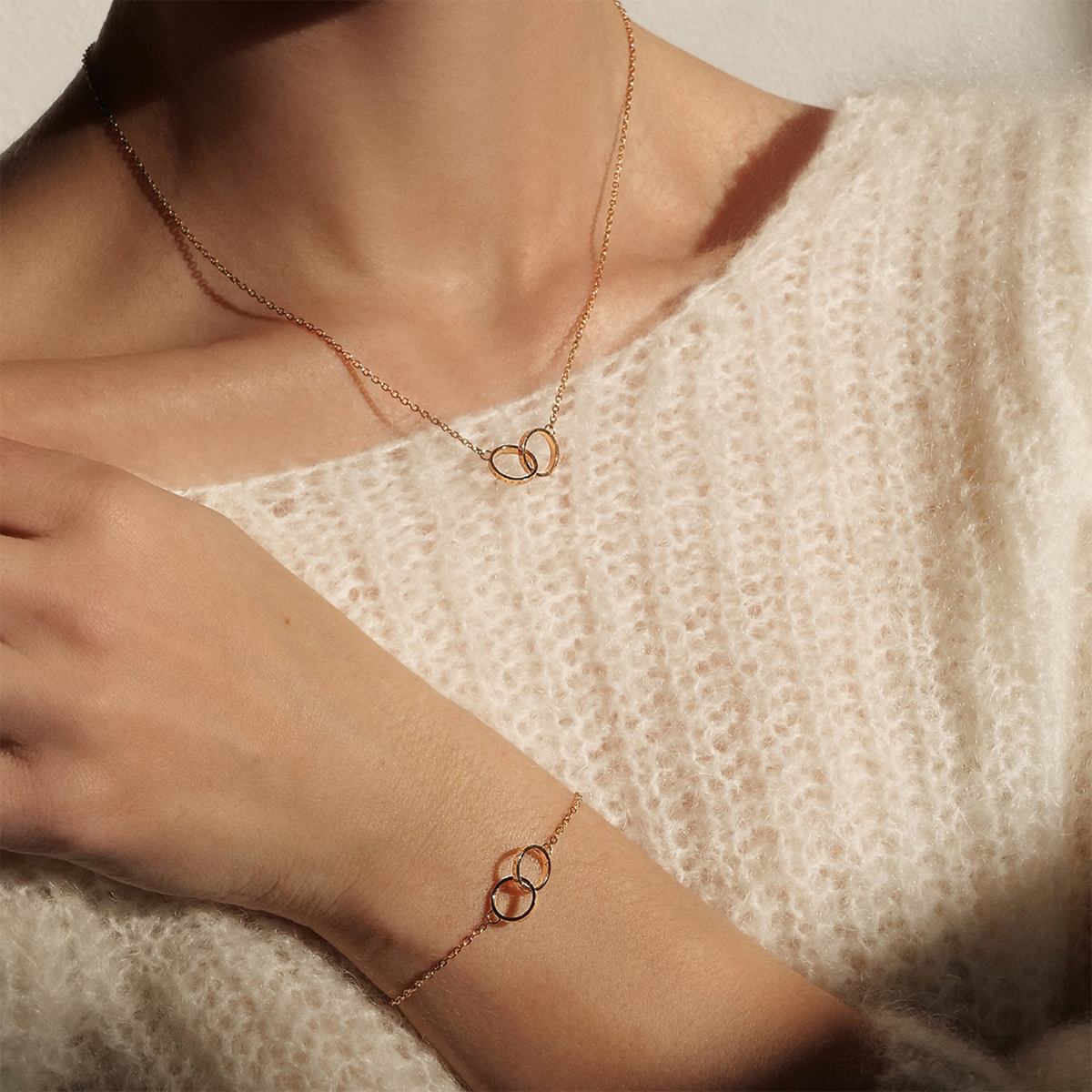 Daniel wellington 2025 gold bangle